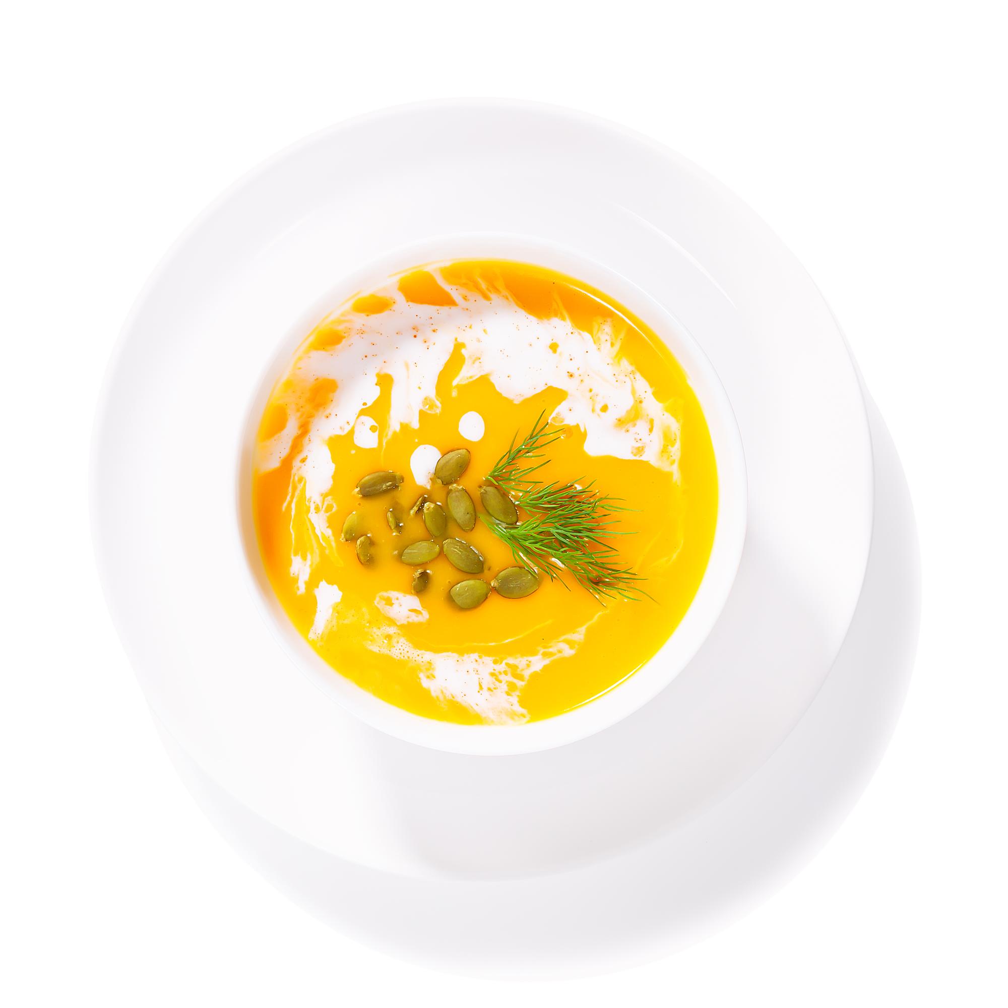 Piatto finito: zuppa contemporanea con erbe